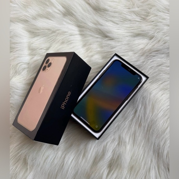 iPhone 11 Pro Unlocked 256 gb Gold in box with original accessories - Picture 2 of 5